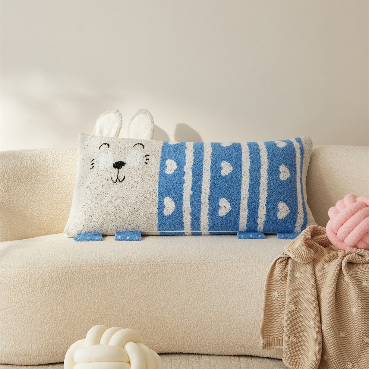 91家纺网 家纺一手货源 找家纺 暖绵绵家纺 2025新款半边绒比丘兔抱枕（最低零售价：153元） 比丘兔-蓝色
