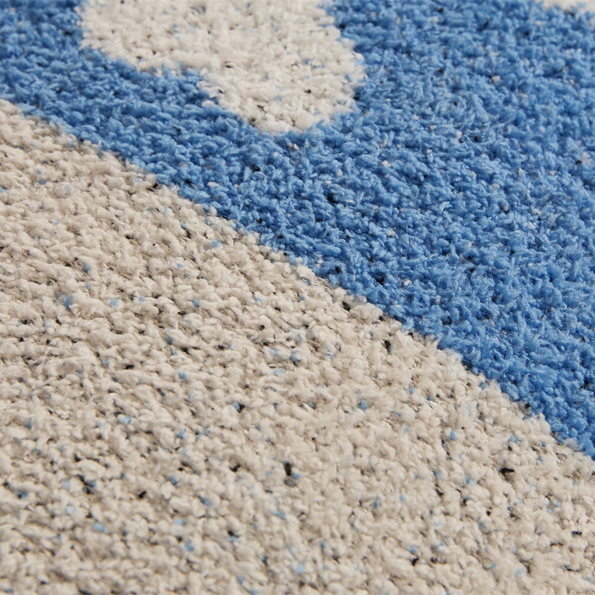 91家纺网 家纺一手货源 找家纺 暖绵绵家纺 2025新款半边绒比丘兔抱枕（最低零售价：153元） 比丘兔-蓝色