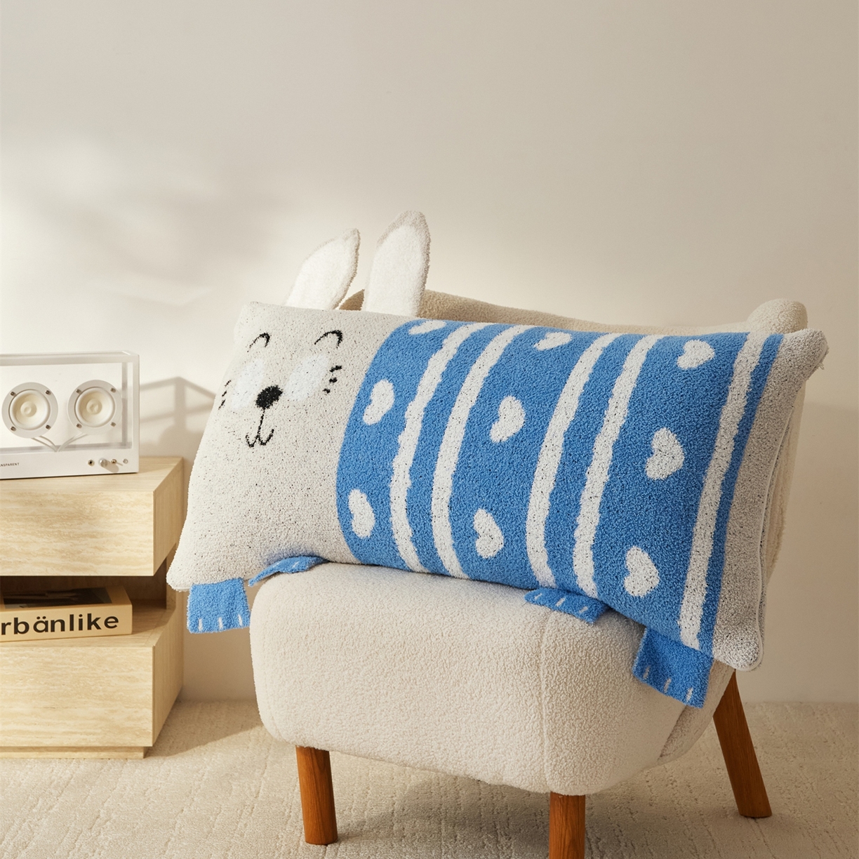 91家纺网 家纺一手货源 找家纺 暖绵绵家纺 2025新款半边绒比丘兔抱枕（最低零售价：153元） 比丘兔-蓝色