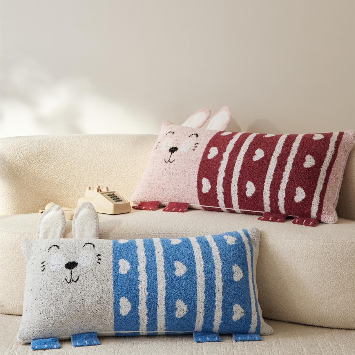 91家纺网 家纺一手货源 找家纺 暖绵绵家纺 2025新款半边绒比丘兔抱枕（最低零售价：153元） 组合图仅供参考不可下单