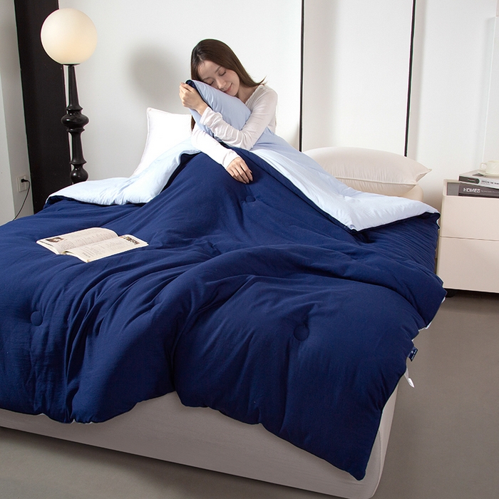 91家纺网 家纺一手货源 找家纺 美之润家纺 2025新款深睡被2代Pro控温被子冬季加厚冬被春秋被芯免被套棉被可机洗 深睡蓝