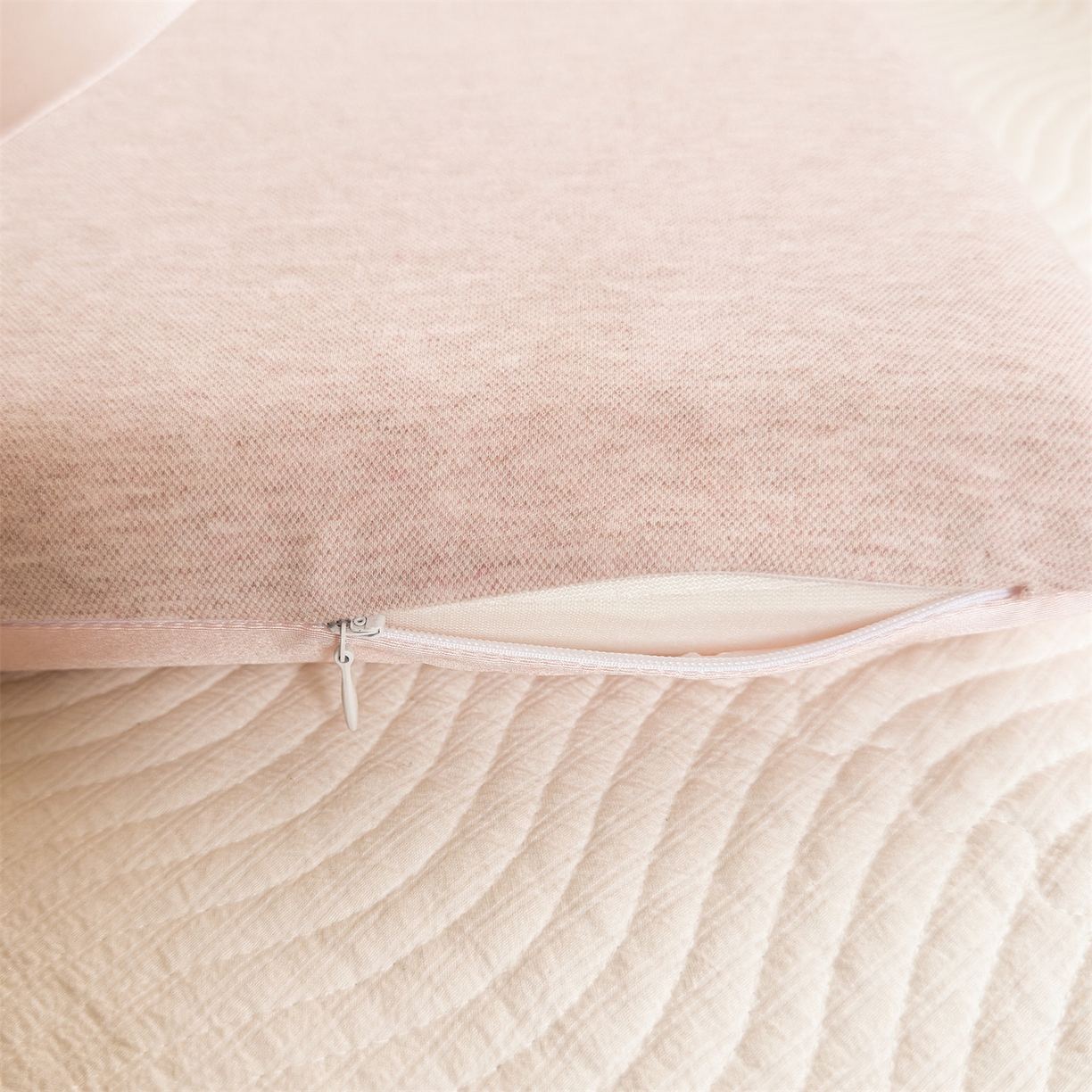 91家纺网 家纺一手货源 找家纺 麦肯锡 2025新款丝柔考拉记忆平枕  枕头枕芯 粉色/对