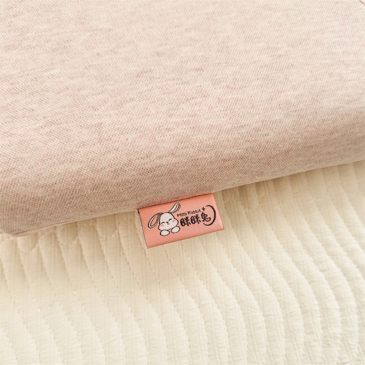 91家纺网 家纺一手货源 找家纺 （总）麦肯锡 2025新款丝柔长耳兔记忆平枕  枕头枕芯