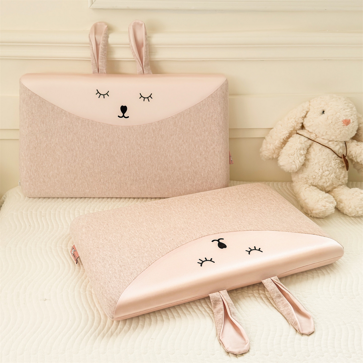 91家纺网 家纺一手货源 找家纺 麦肯锡 2025新款丝柔长耳兔记忆平枕  枕头枕芯 粉色/只