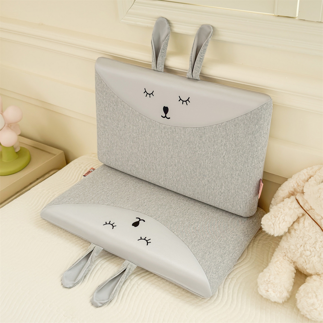 91家纺网 家纺一手货源 找家纺 麦肯锡 2025新款丝柔长耳兔记忆平枕  枕头枕芯 灰色/只