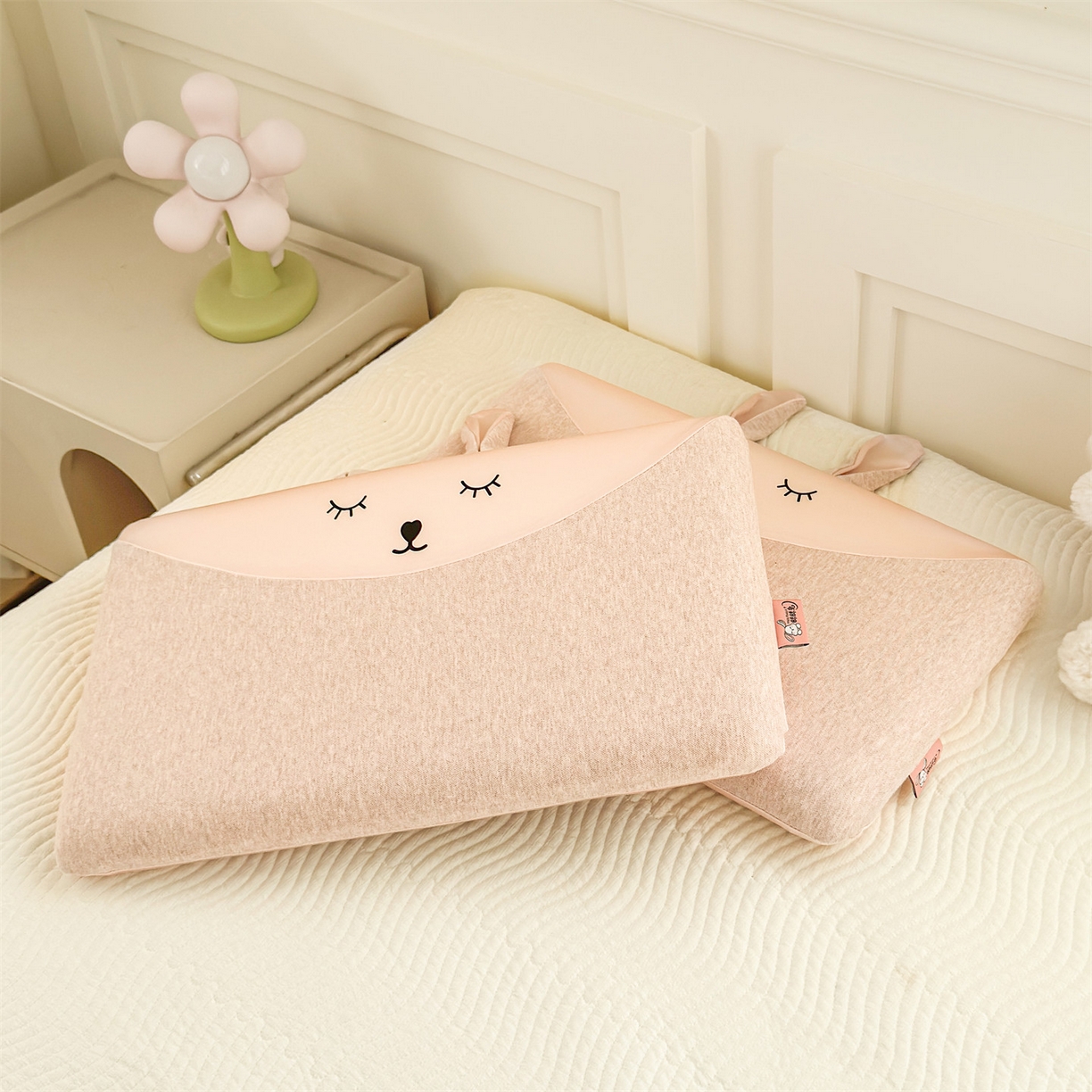 91家纺网 家纺一手货源 找家纺 麦肯锡 2025新款丝柔长耳兔记忆平枕  枕头枕芯 粉色/对