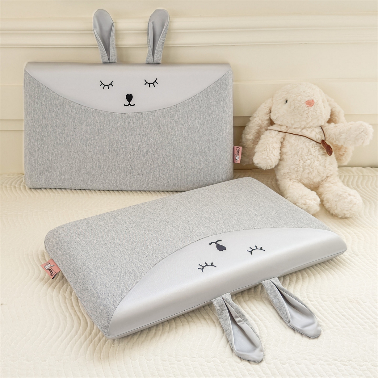 91家纺网 家纺一手货源 找家纺 麦肯锡 2025新款丝柔长耳兔记忆平枕  枕头枕芯 灰色/对