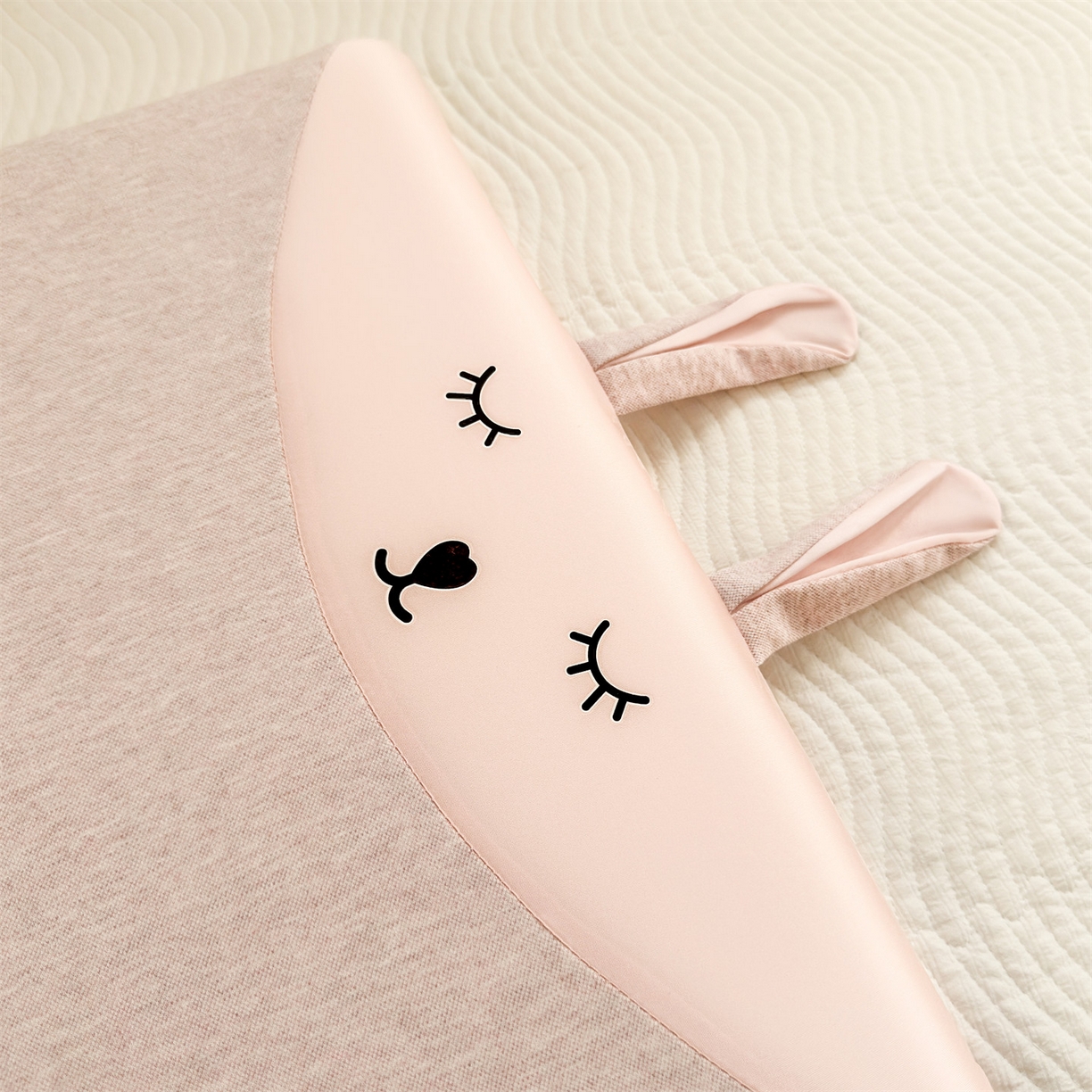 91家纺网 家纺一手货源 找家纺 麦肯锡 2025新款丝柔长耳兔记忆平枕  枕头枕芯 粉色/对