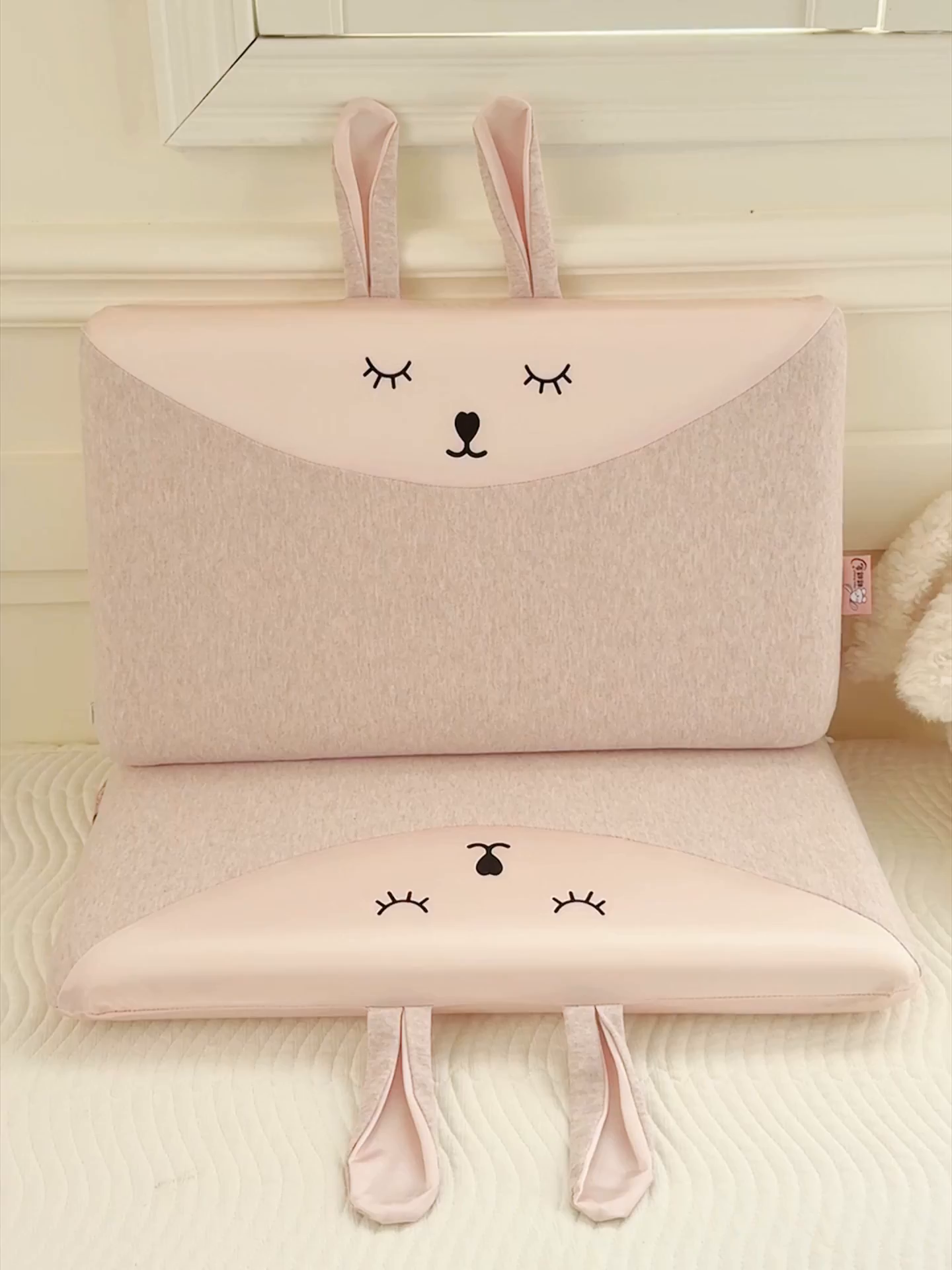 91家纺网 家纺一手货源 找家纺 麦肯锡 2025新款丝柔长耳兔记忆平枕  枕头枕芯 粉色/对