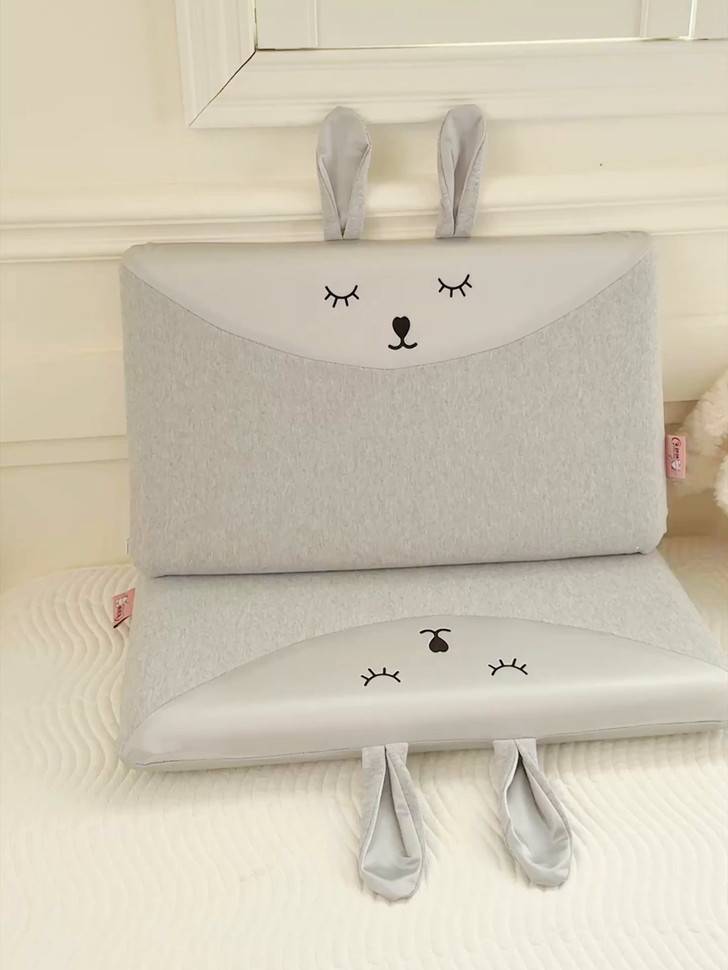 91家纺网 家纺一手货源 找家纺 麦肯锡 2025新款丝柔长耳兔记忆平枕  枕头枕芯 灰色/对