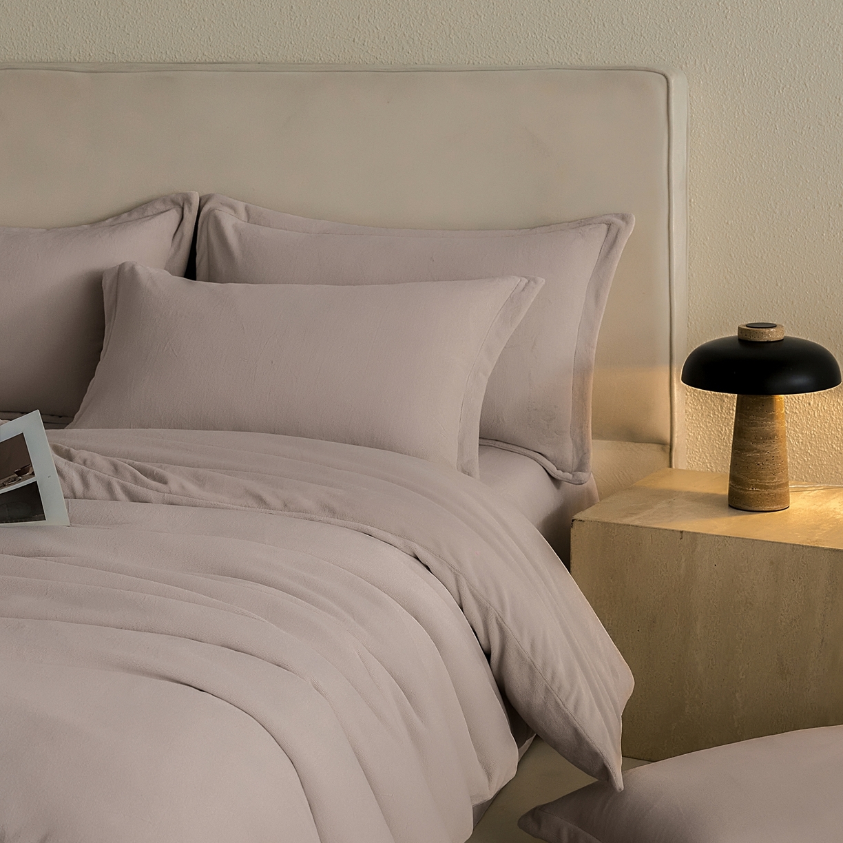 91家纺网 家纺一手货源 找家纺 禧禾 2025新款A类300G醇厚速暖绒四件套-莫兰迪 莫兰迪--奶茶灰