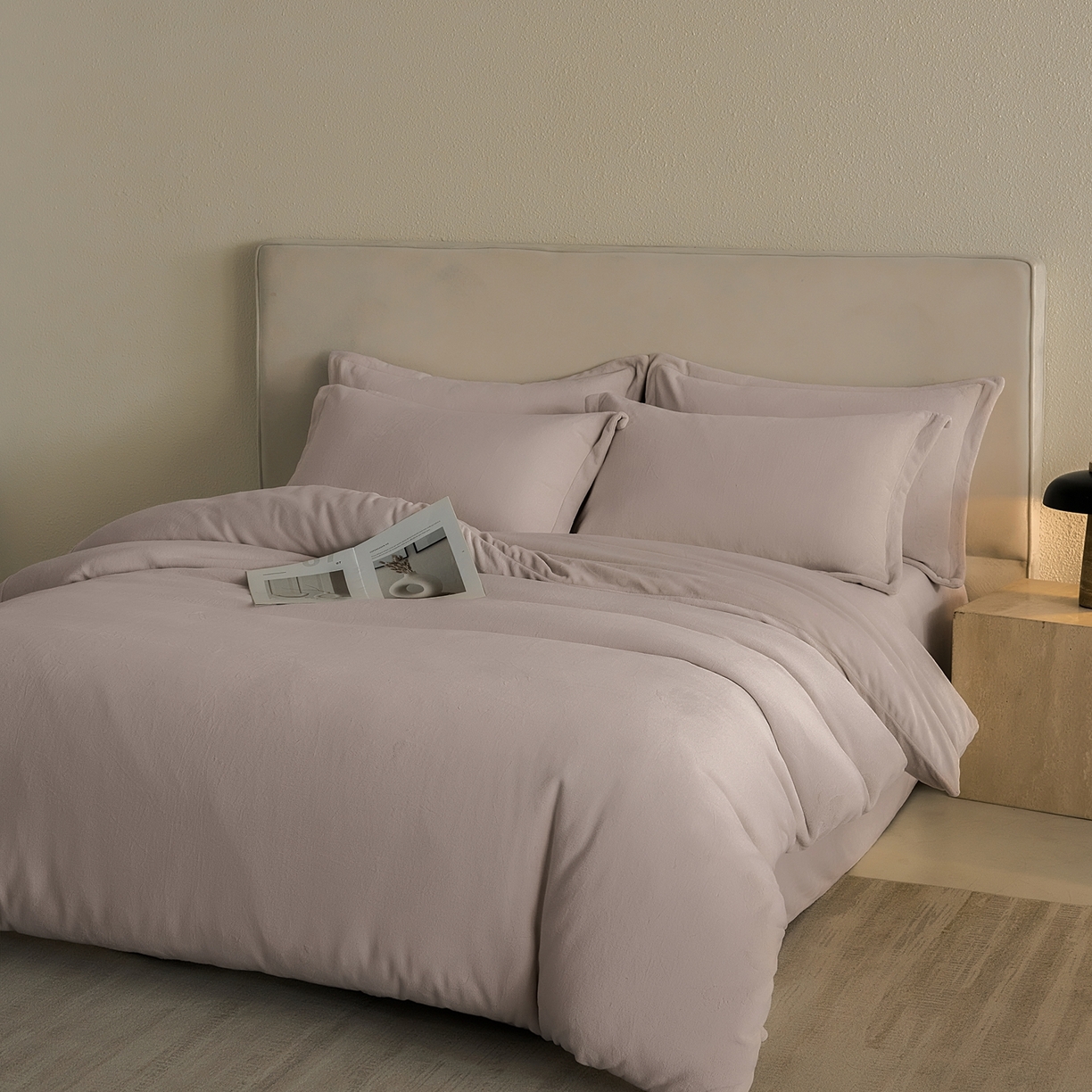 91家纺网 家纺一手货源 找家纺 禧禾 2025新款A类300G醇厚速暖绒四件套-莫兰迪 莫兰迪--奶茶灰