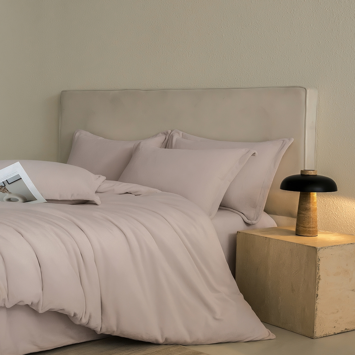 91家纺网 家纺一手货源 找家纺 禧禾 2025新款A类300G醇厚速暖绒四件套-莫兰迪 莫兰迪--奶茶灰