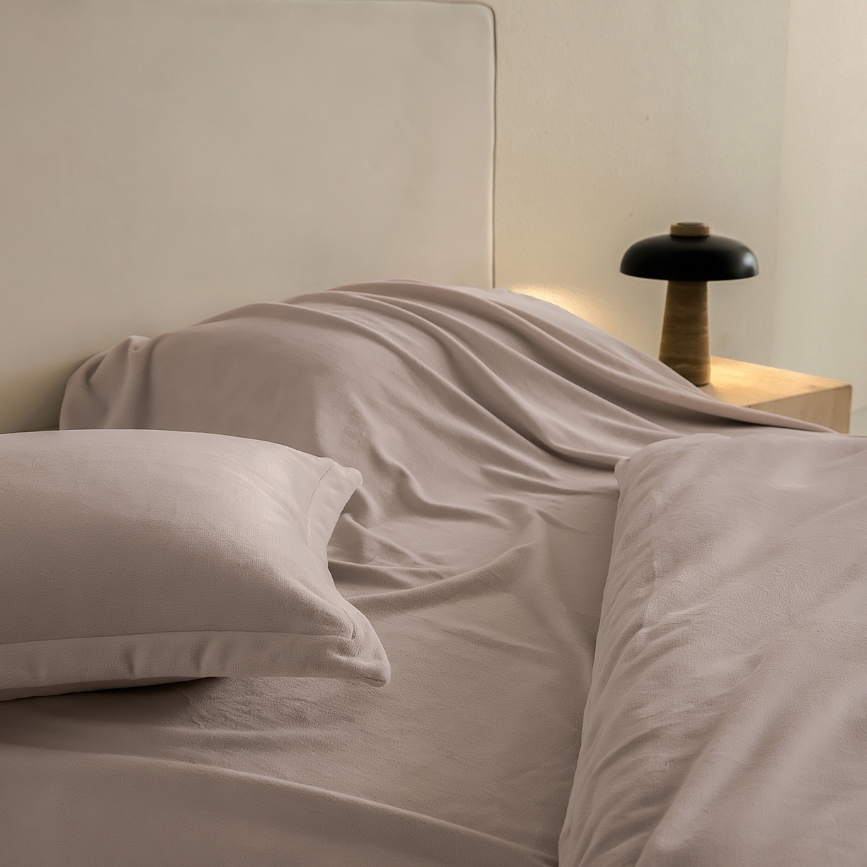 91家纺网 家纺一手货源 找家纺 禧禾 2025新款A类300G醇厚速暖绒四件套-莫兰迪 莫兰迪--奶茶灰