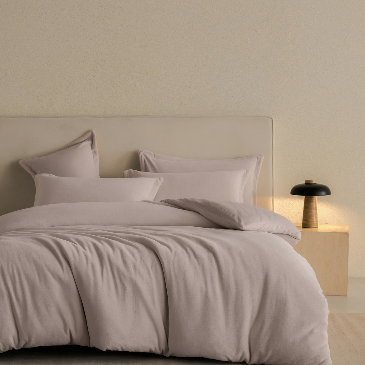 91家纺网 家纺一手货源 找家纺 禧禾 2025新款A类300G醇厚速暖绒四件套牛奶绒四件套 奶茶灰