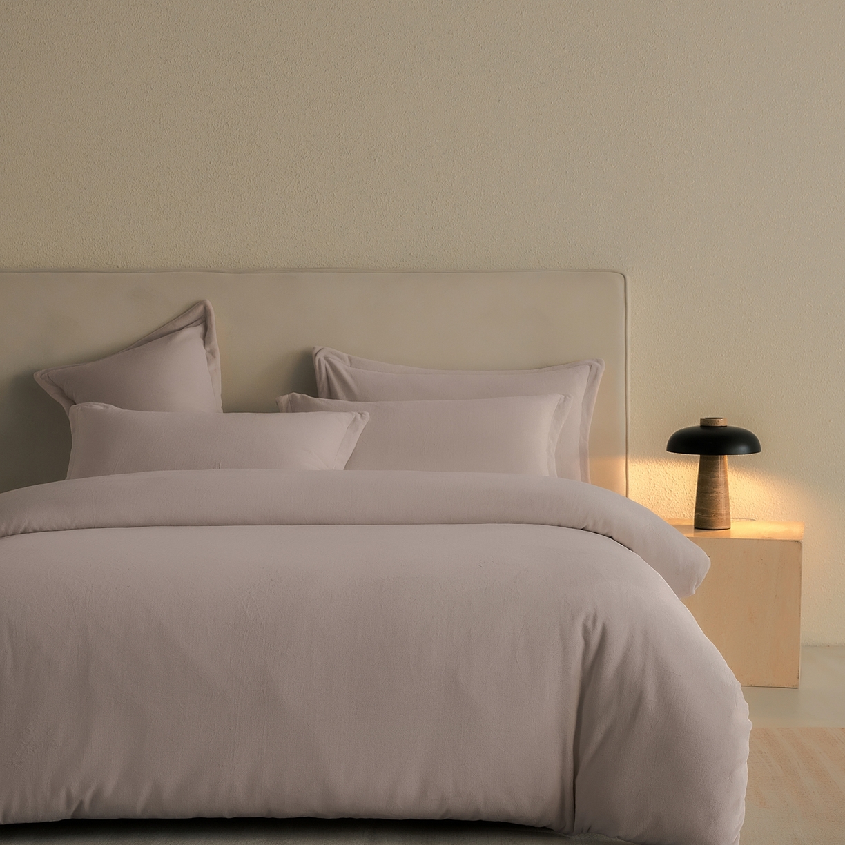 91家纺网 家纺一手货源 找家纺 禧禾 2025新款A类300G醇厚速暖绒四件套牛奶绒四件套 奶茶灰