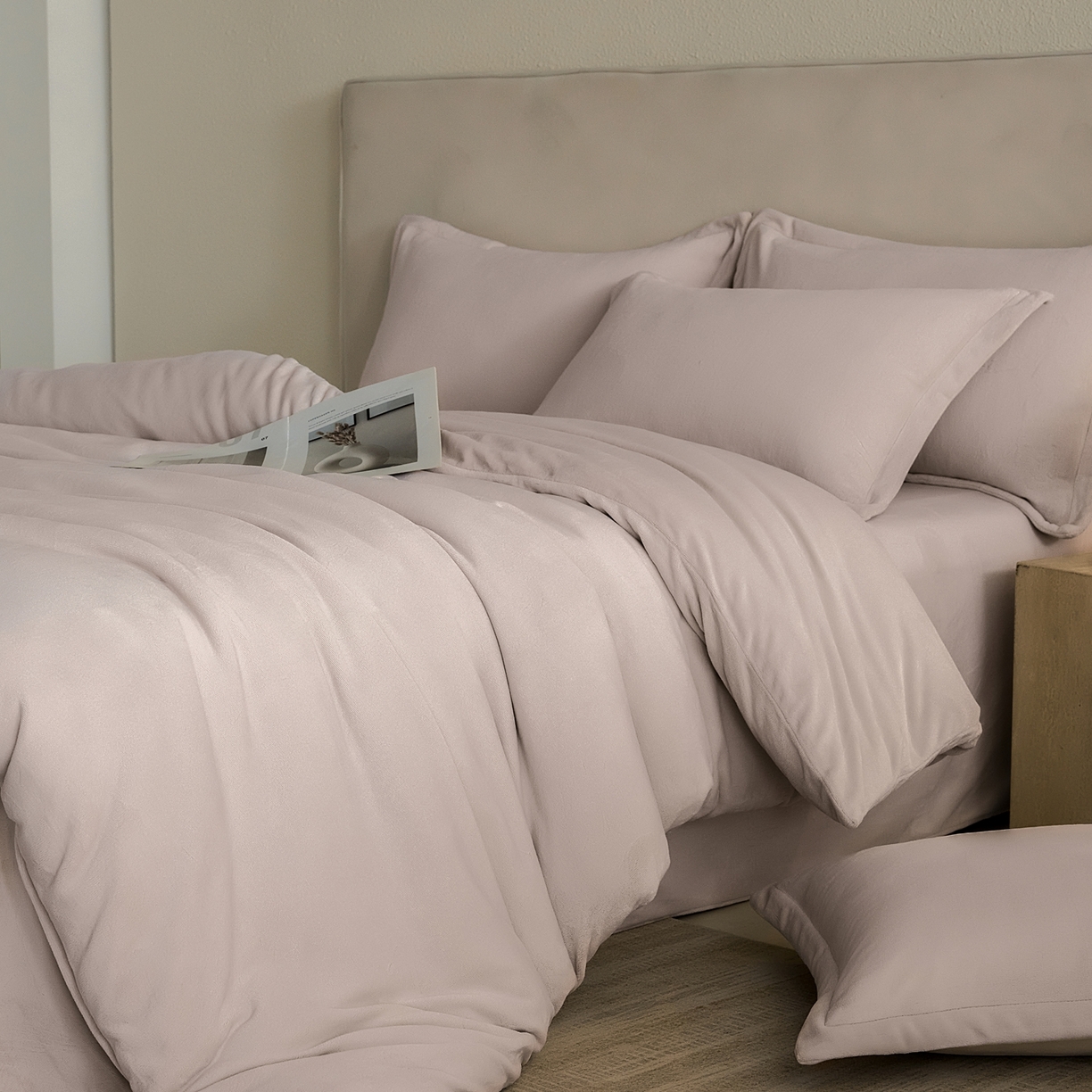 91家纺网 家纺一手货源 找家纺 禧禾 2025新款A类300G醇厚速暖绒四件套牛奶绒四件套 奶茶灰