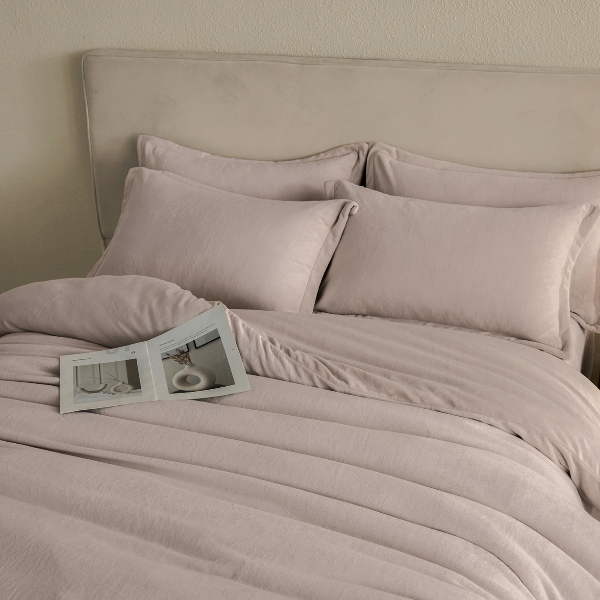 91家纺网 家纺一手货源 找家纺 禧禾 2025新款A类300G醇厚速暖绒四件套牛奶绒四件套 奶茶灰