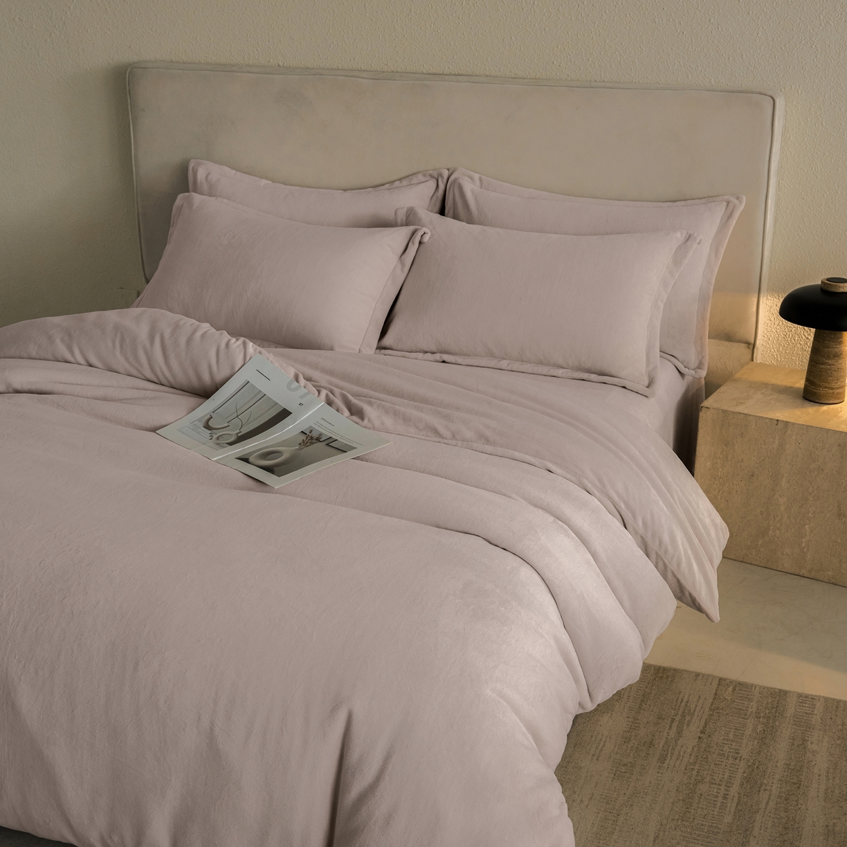 91家纺网 家纺一手货源 找家纺 禧禾 2025新款A类300G醇厚速暖绒四件套牛奶绒四件套 奶茶灰