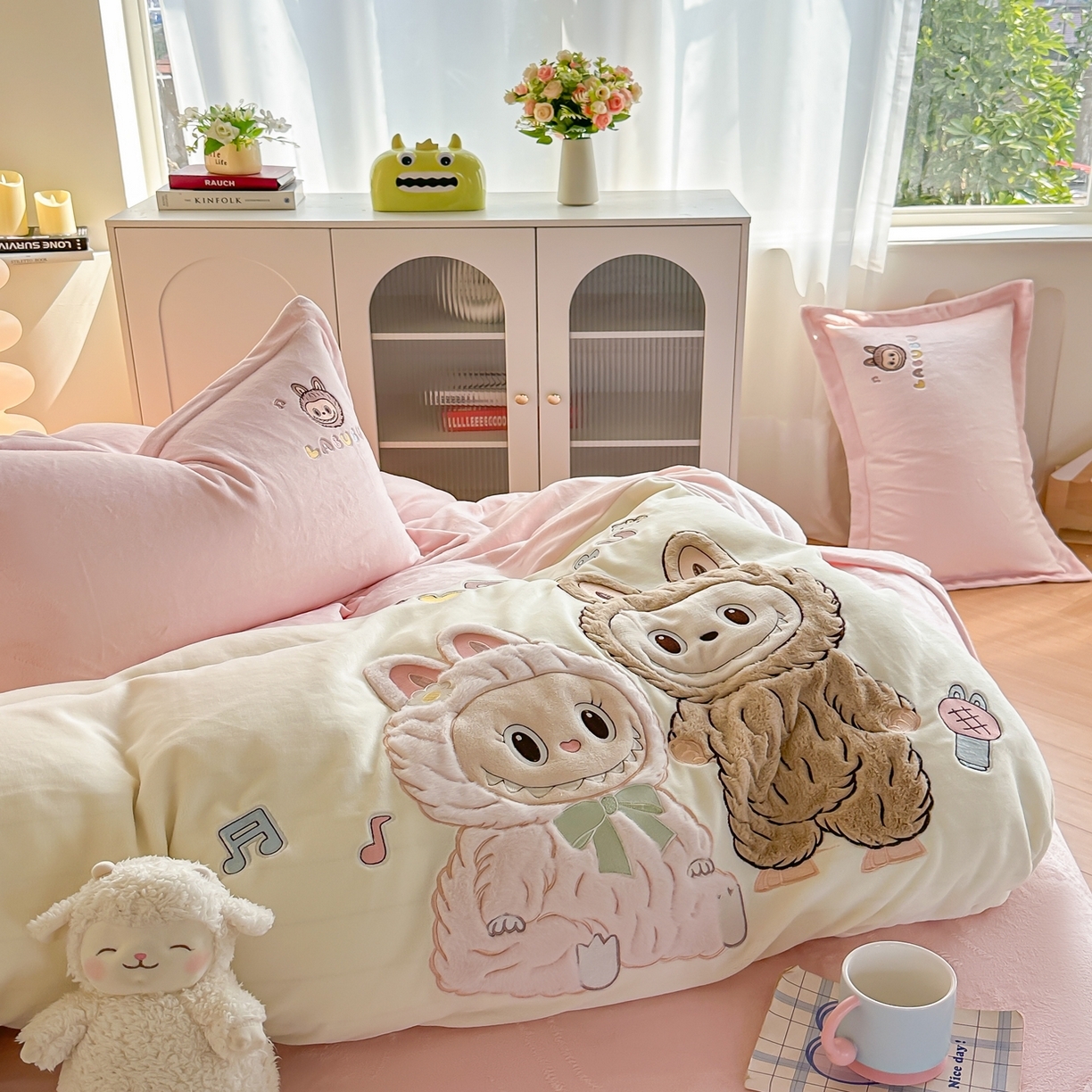 91家纺网 家纺一手货源 找家纺 （总）金窝窝家纺 2025新款全消光高克重牛奶绒贴布绣四件套