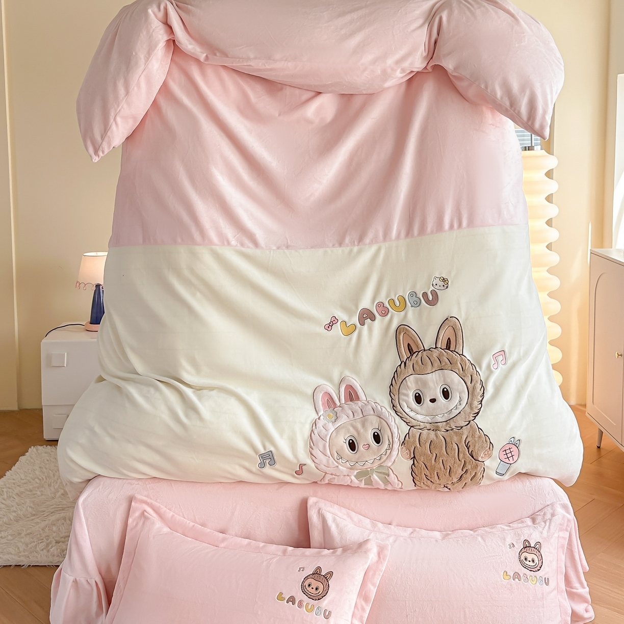 91家纺网 家纺一手货源 找家纺 （总）金窝窝家纺 2025新款全消光高克重牛奶绒贴布绣四件套