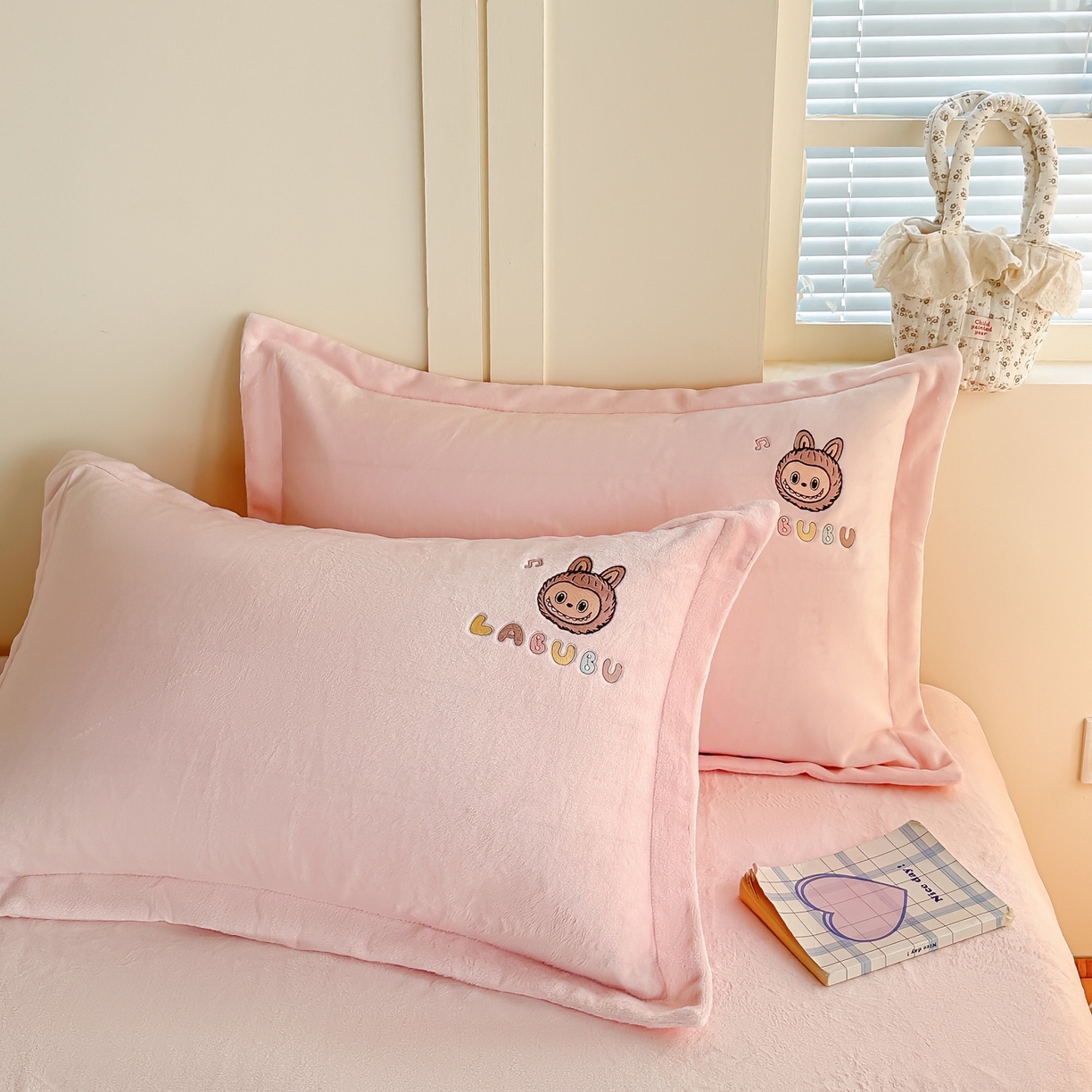 91家纺网 家纺一手货源 找家纺 （总）金窝窝家纺 2025新款全消光高克重牛奶绒贴布绣四件套