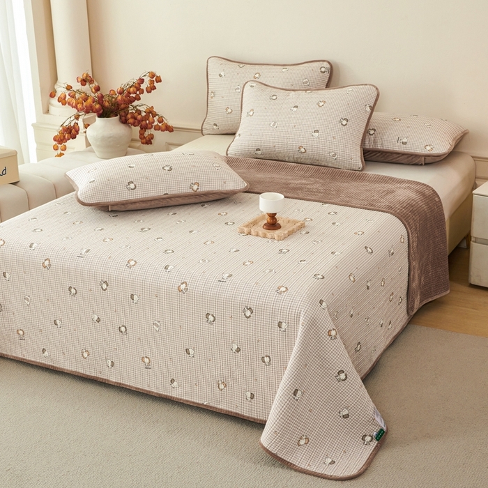 91家纺网 家纺一手货源 找家纺 （总）莎果家纺 2025冬季新款热推冬季必备寒冷的冬季有了它便多了些温暖婴儿绒+全棉床盖三件套