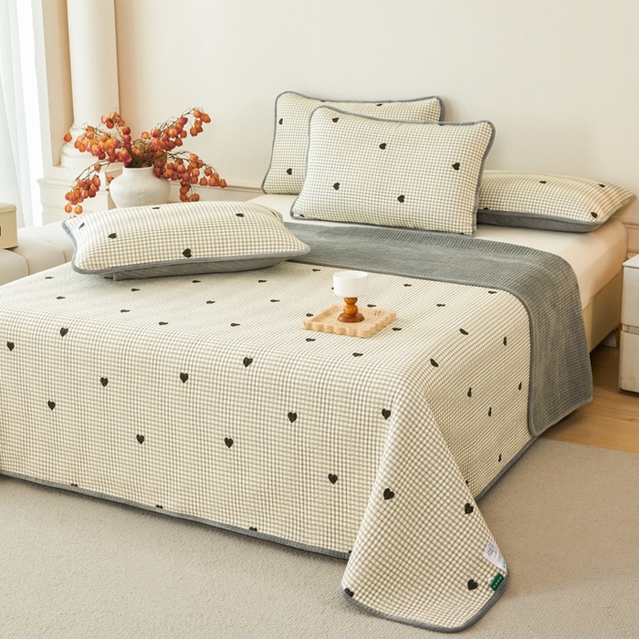 91家纺网 家纺一手货源 找家纺 （总）莎果家纺 2025冬季新款热推冬季必备寒冷的冬季有了它便多了些温暖婴儿绒+全棉床盖三件套