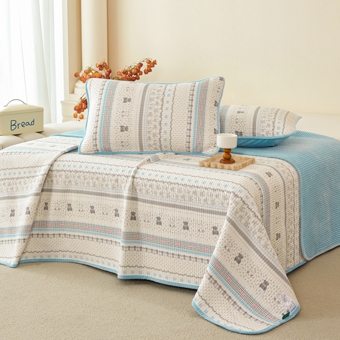 91家纺网 家纺一手货源 找家纺 莎果家纺 2025冬季新款热推冬季必备寒冷的冬季有了它便多了些温暖婴儿绒+全棉床盖三件套 时尚小熊