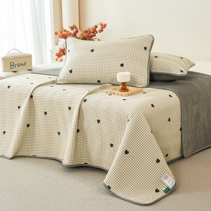 91家纺网 家纺一手货源 找家纺 莎果家纺 2025冬季新款热推冬季必备寒冷的冬季有了它便多了些温暖婴儿绒+全棉床盖三件套 心心相印