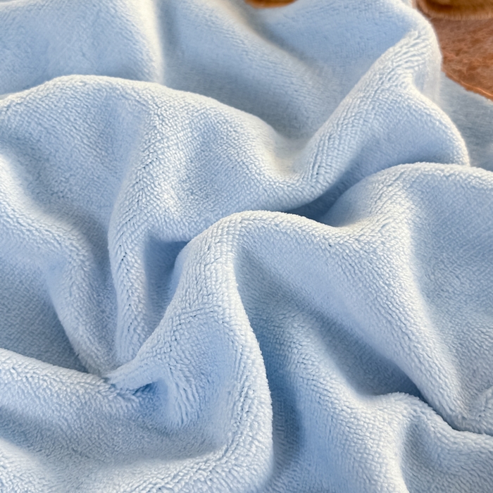 91家纺网 家纺一手货源 找家纺 金窝窝家纺 2025新款全消光高克重牛奶绒贴布绣四件套 卡皮熊-天空蓝