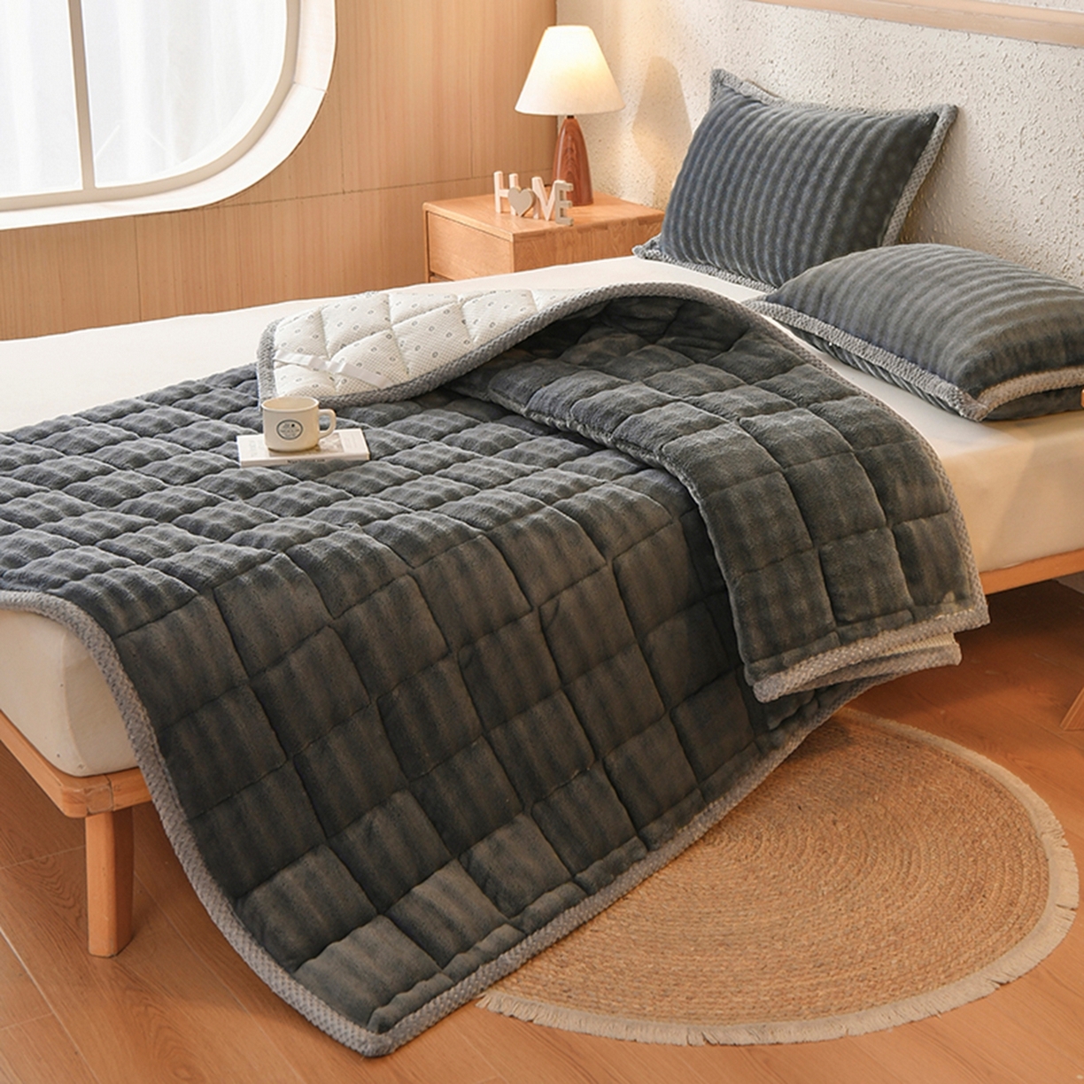 91家纺网 家纺一手货源 找家纺 鑫顺欣 2025新款泡泡牛奶绒床垫床褥 鸽子灰