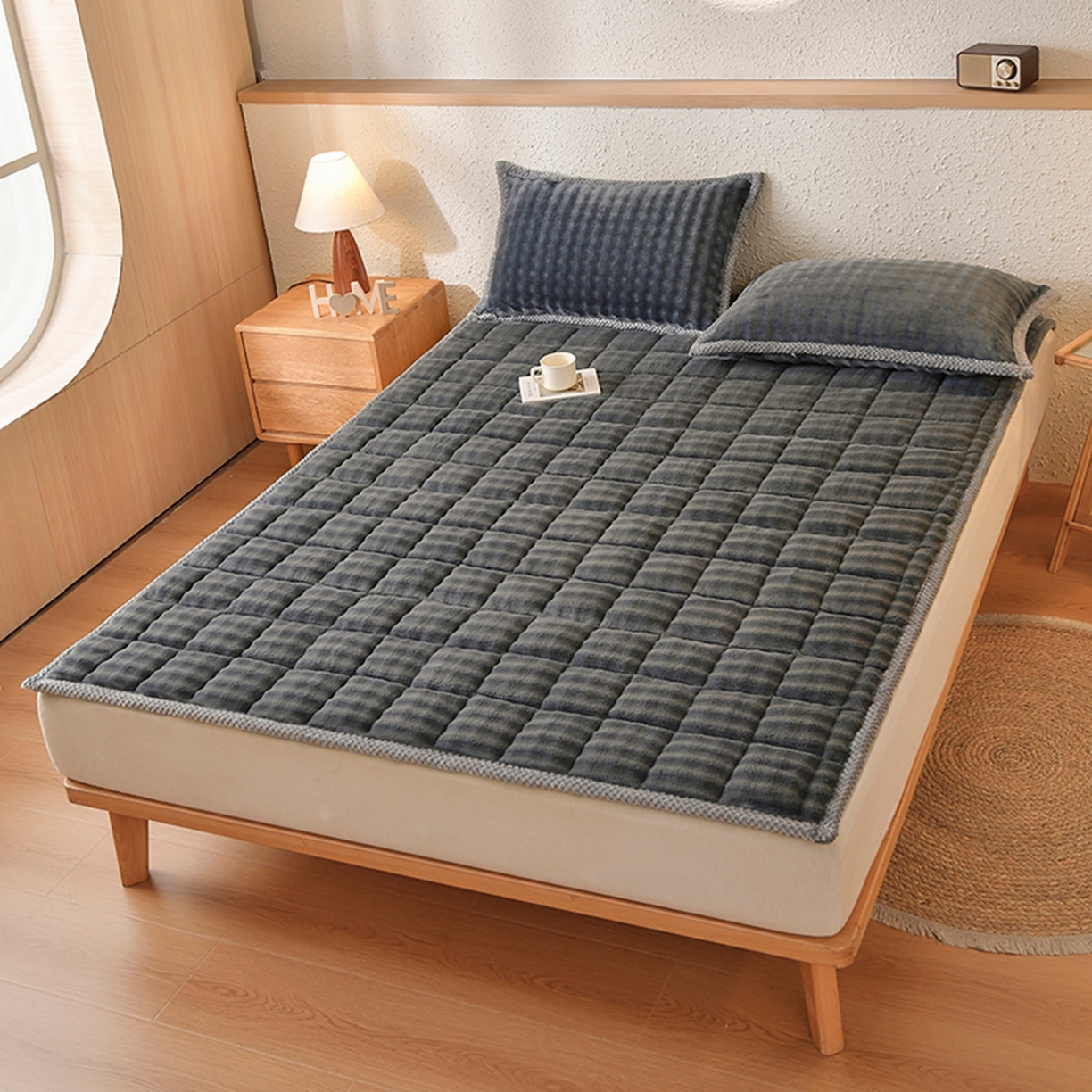 91家纺网 家纺一手货源 找家纺 鑫顺欣 2025新款泡泡牛奶绒床垫床褥 鸽子灰