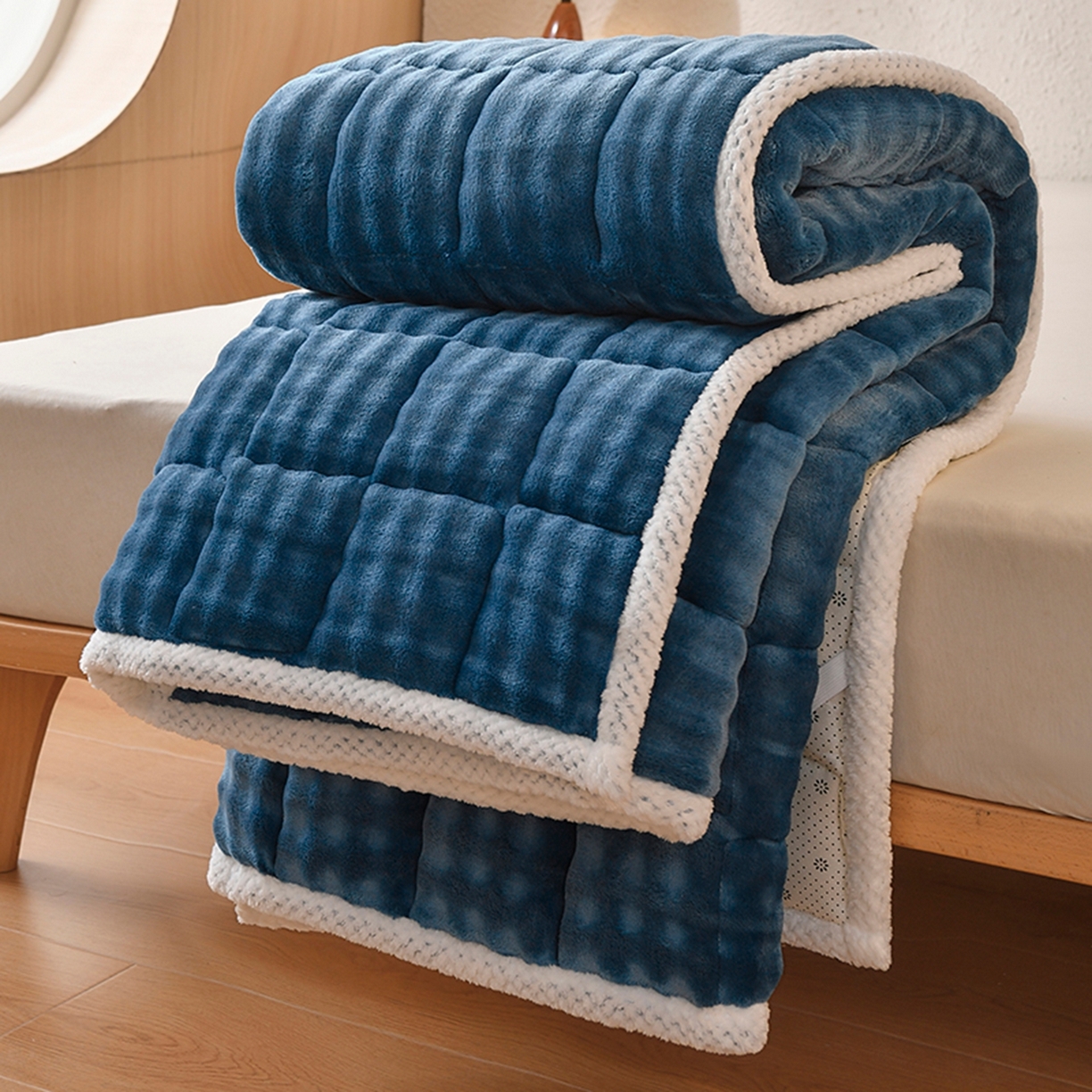 91家纺网 家纺一手货源 找家纺 鑫顺欣 2025新款泡泡牛奶绒床垫床褥 景泰蓝