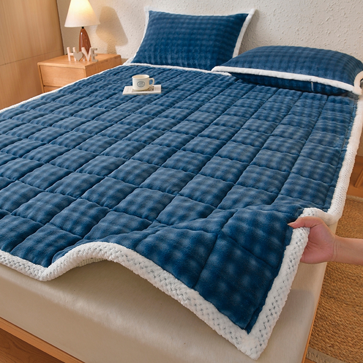 鑫顺欣 2025新款泡泡牛奶绒床垫床褥 景泰蓝
