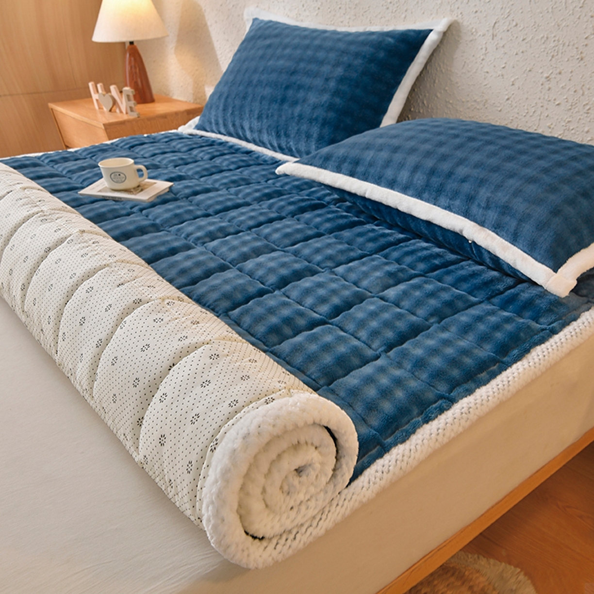 91家纺网 家纺一手货源 找家纺 鑫顺欣 2025新款泡泡牛奶绒床垫床褥 景泰蓝