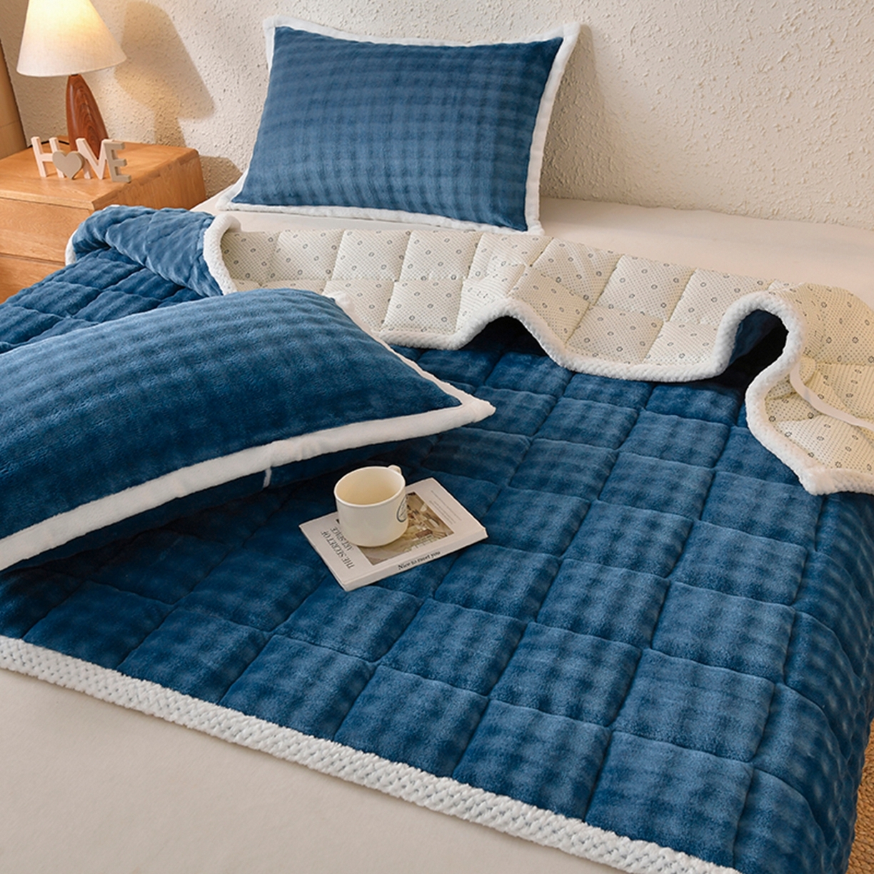 91家纺网 家纺一手货源 找家纺 鑫顺欣 2025新款泡泡牛奶绒床垫床褥 景泰蓝