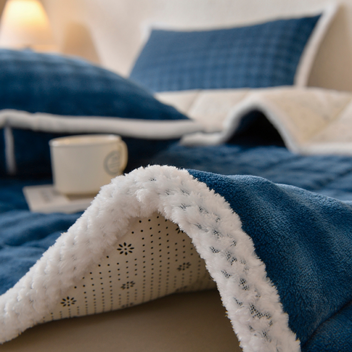 91家纺网 家纺一手货源 找家纺 鑫顺欣 2025新款泡泡牛奶绒床垫床褥 景泰蓝