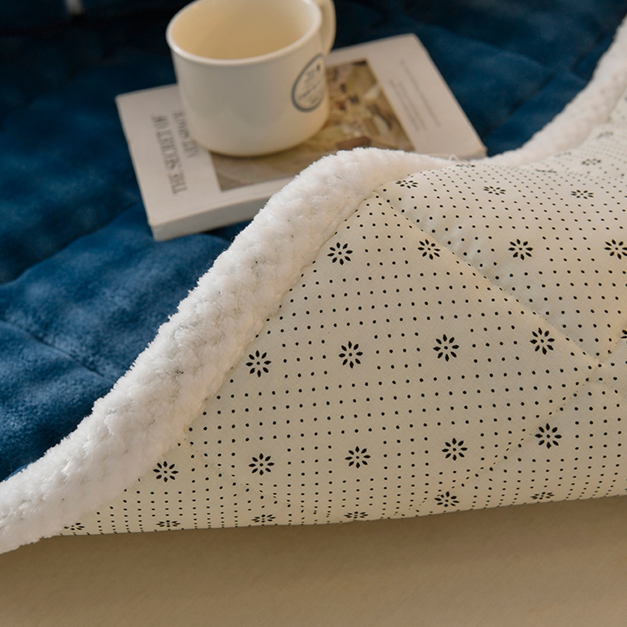 91家纺网 家纺一手货源 找家纺 鑫顺欣 2025新款泡泡牛奶绒床垫床褥 景泰蓝