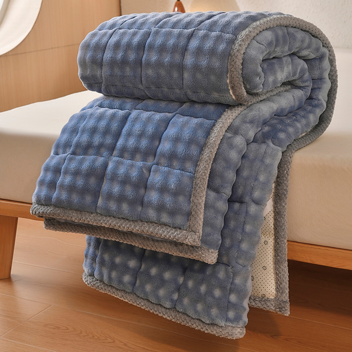 91家纺网 家纺一手货源 找家纺 鑫顺欣 2025新款泡泡牛奶绒床垫床褥 雾霾蓝