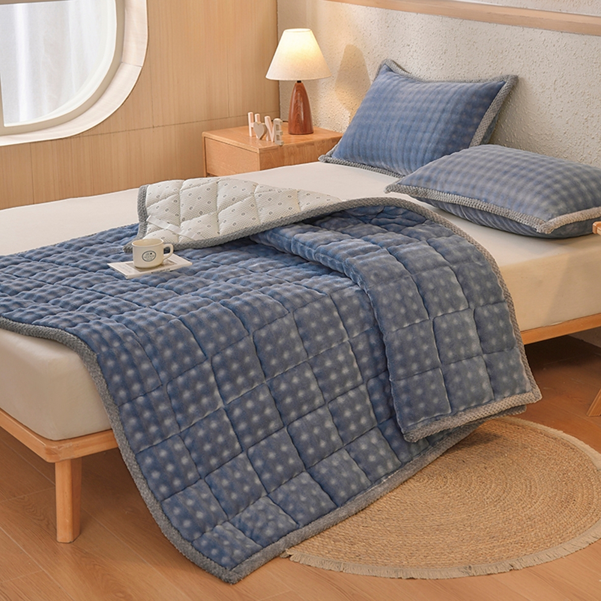 91家纺网 家纺一手货源 找家纺 鑫顺欣 2025新款泡泡牛奶绒床垫床褥 雾霾蓝