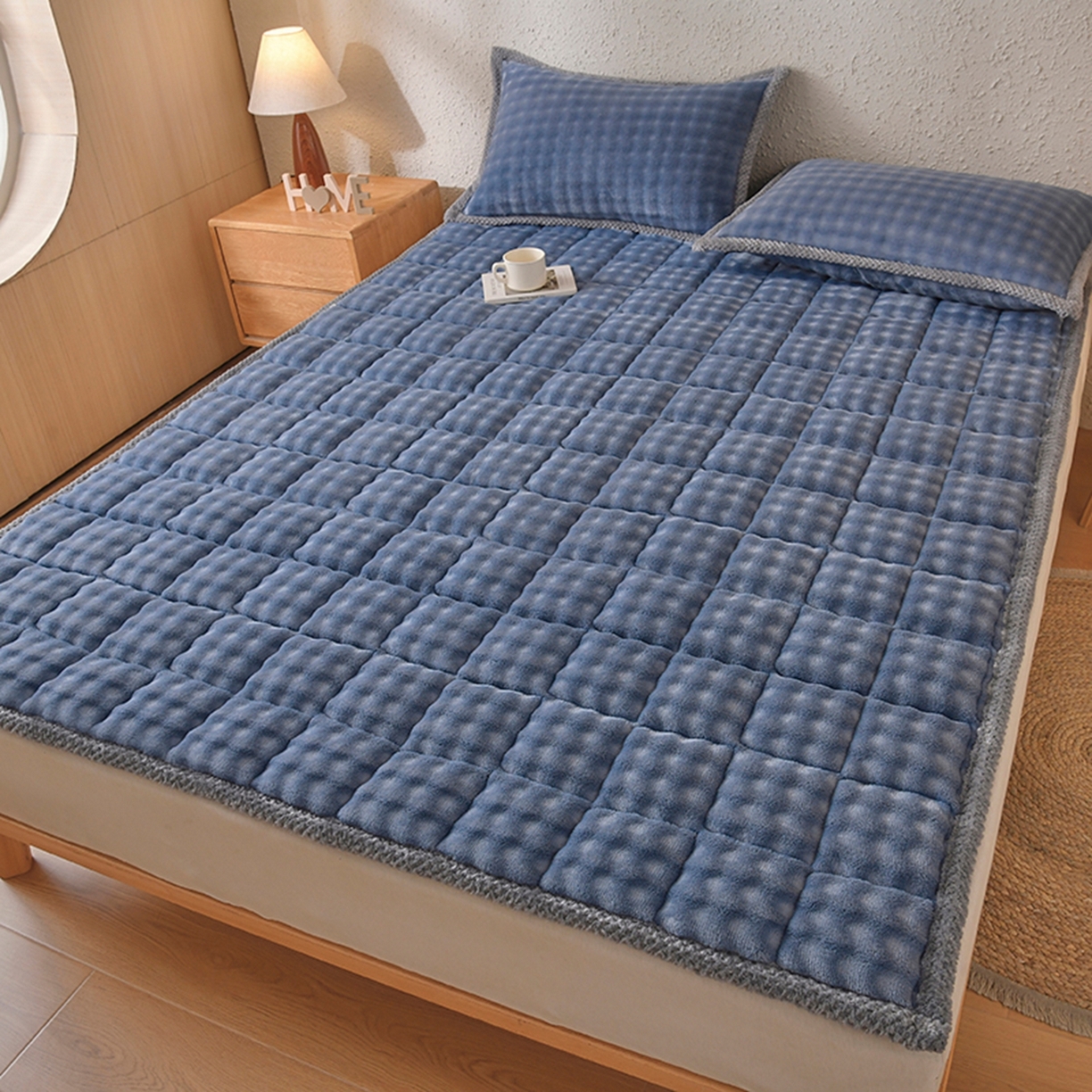 91家纺网 家纺一手货源 找家纺 鑫顺欣 2025新款泡泡牛奶绒床垫床褥 雾霾蓝