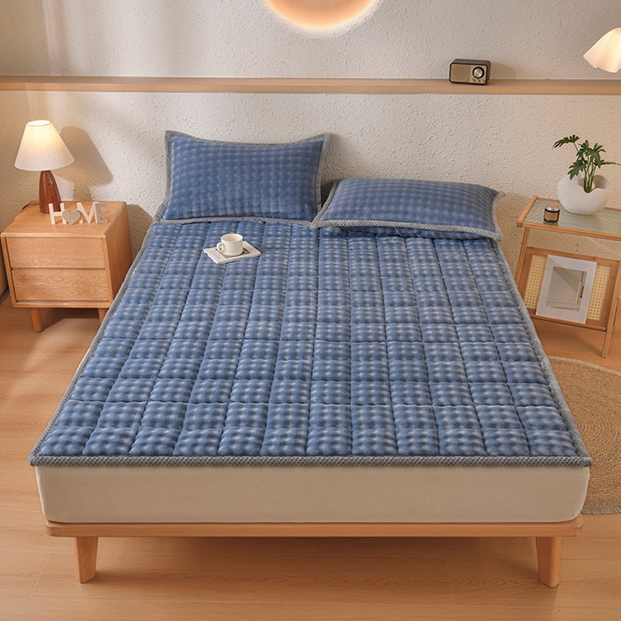 91家纺网 家纺一手货源 找家纺 鑫顺欣 2025新款泡泡牛奶绒床垫床褥 雾霾蓝