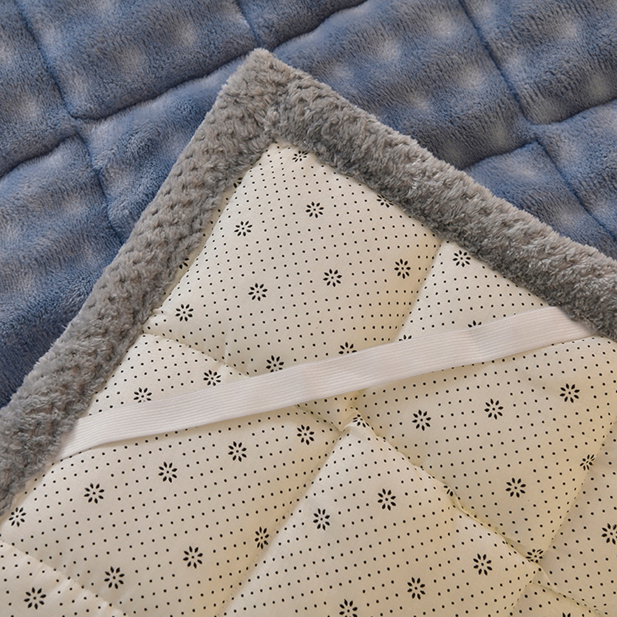 91家纺网 家纺一手货源 找家纺 鑫顺欣 2025新款泡泡牛奶绒床垫床褥 雾霾蓝