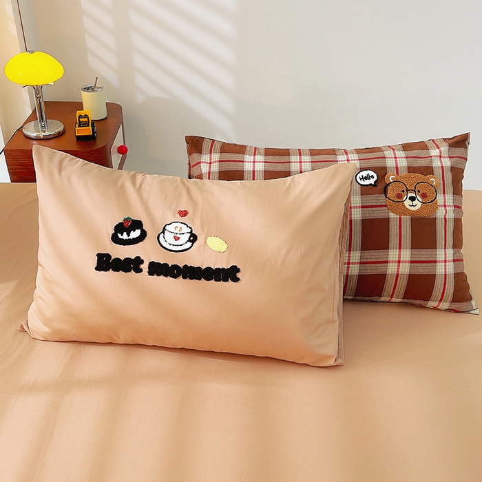 91家纺网 家纺一手货源 找家纺 （总）炫拼家纺 2025新款A类全棉40支水洗棉毛巾绣四件套-卡通多巴胺