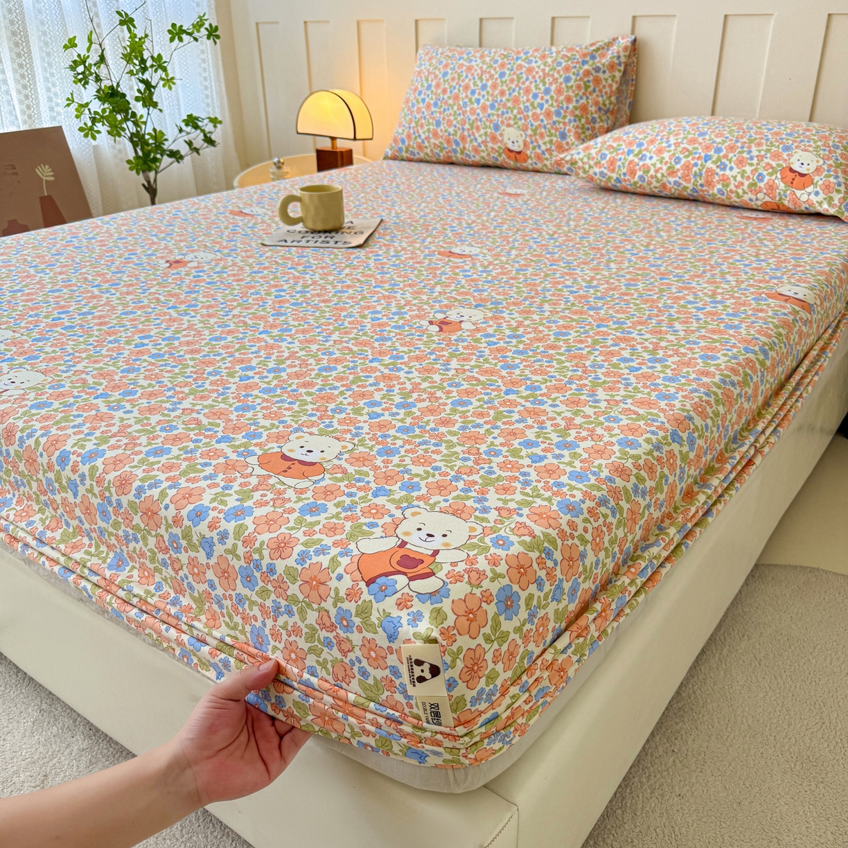 91家纺网 家纺一手货源 找家纺 首爱家纺 2025新款木棉双层纱印花床笠 花朵熊