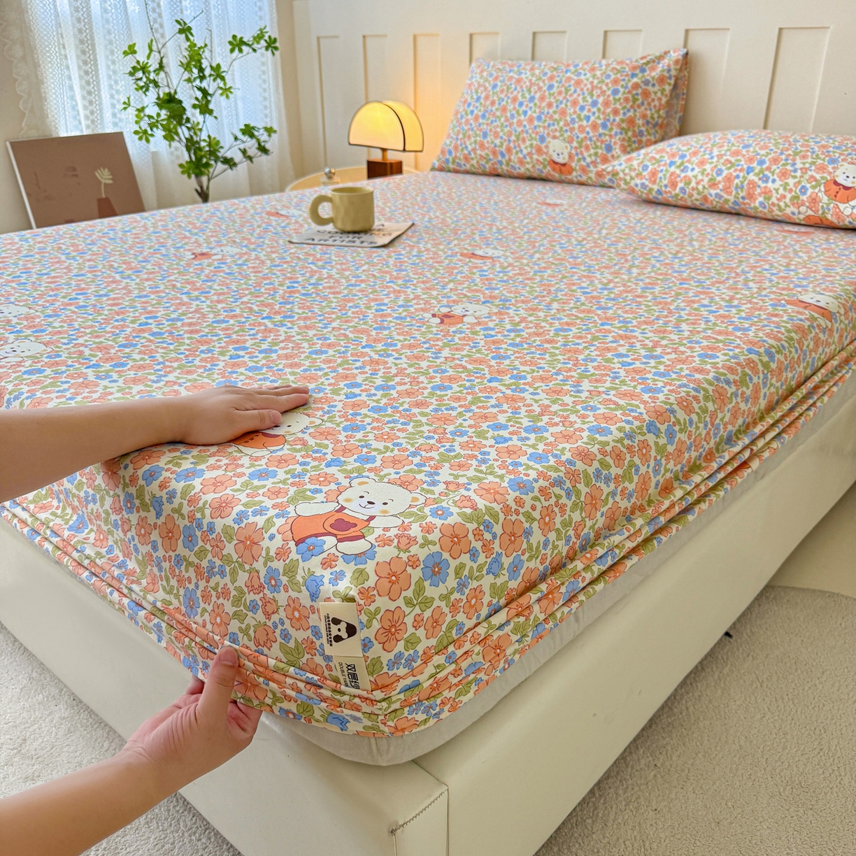 91家纺网 家纺一手货源 找家纺 首爱家纺 2025新款木棉双层纱印花床笠 花朵熊