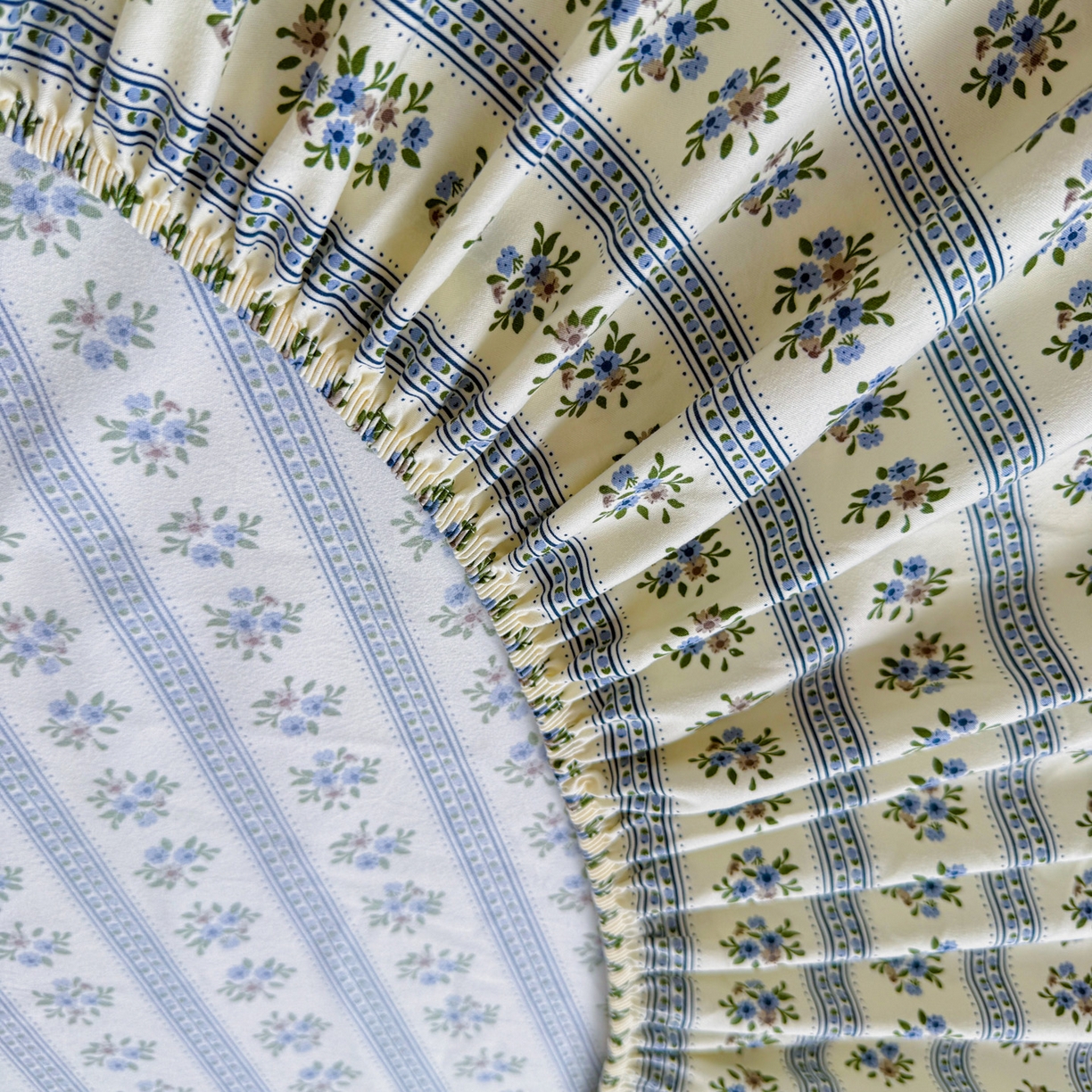 91家纺网 家纺一手货源 找家纺 首爱家纺 2025新款木棉双层纱印花床笠 蓝心