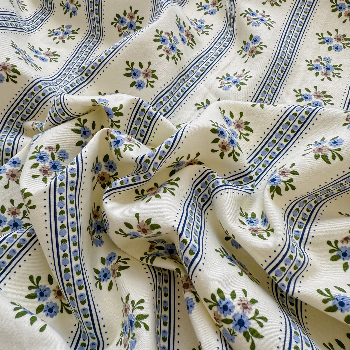 91家纺网 家纺一手货源 找家纺 首爱家纺 2025新款木棉双层纱印花床笠 蓝心