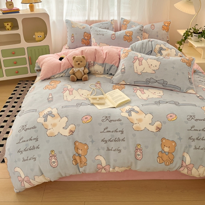 91家纺网 家纺一手货源 找家纺 如一 2025新款高克重大版数码印花牛奶绒四件套 猫咪酱